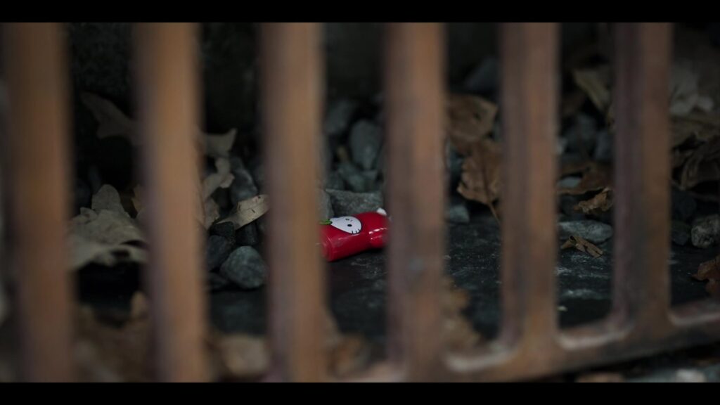 Mimoco Mimobot Hello Kitty USB Flash Drive In The Flight Attendant S01E07 Hitchcock Double 2020 1024x576